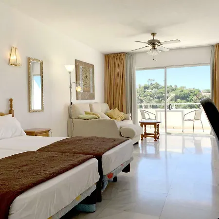 Las Americas With Views And Heated Pool Apartman