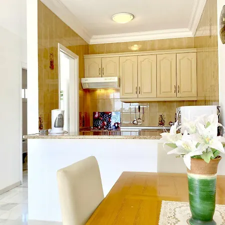 Las Americas With Views And Heated Pool Apartman